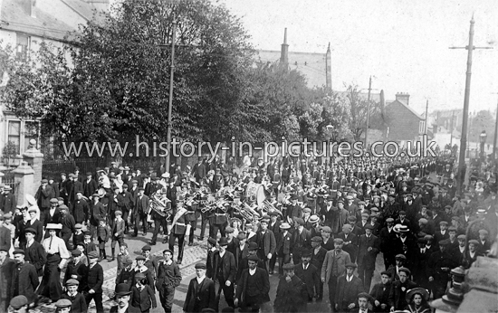Church Parade, Northants Regiments, Barrack Road, Northampton. Nov 1908.